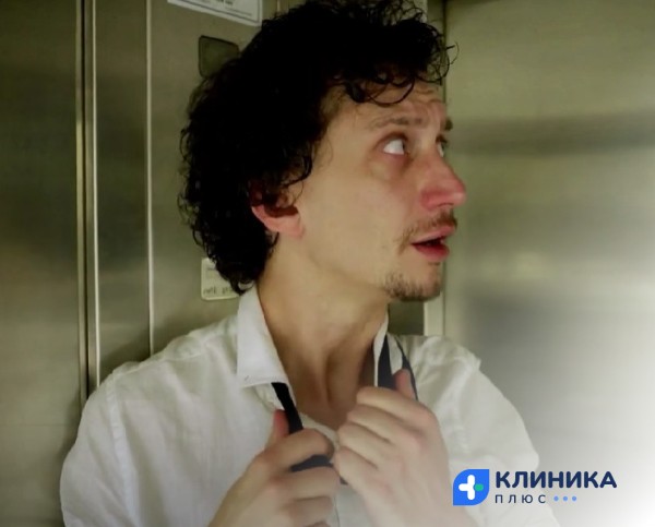 Мужчина в лифте
